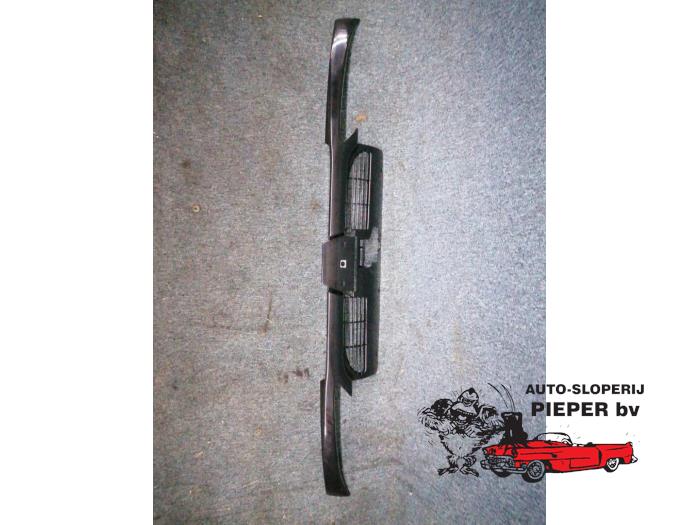 Nya Grill Peugeot 206 (2A/C/H/J/S) Pris € 31,76 Inklusive moms erbjuds av Autosloperij Pieper BV