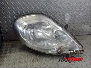 Used Headlight, right Opel Vivaro 2.0 CDTI Price on request offered by Autosloperij Pieper BV