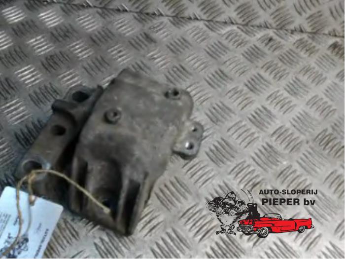 Used Engine mount Volkswagen Golf IV Variant (1J5) 1.6 Price € 31,50 Margin scheme offered by Autosloperij Pieper BV
