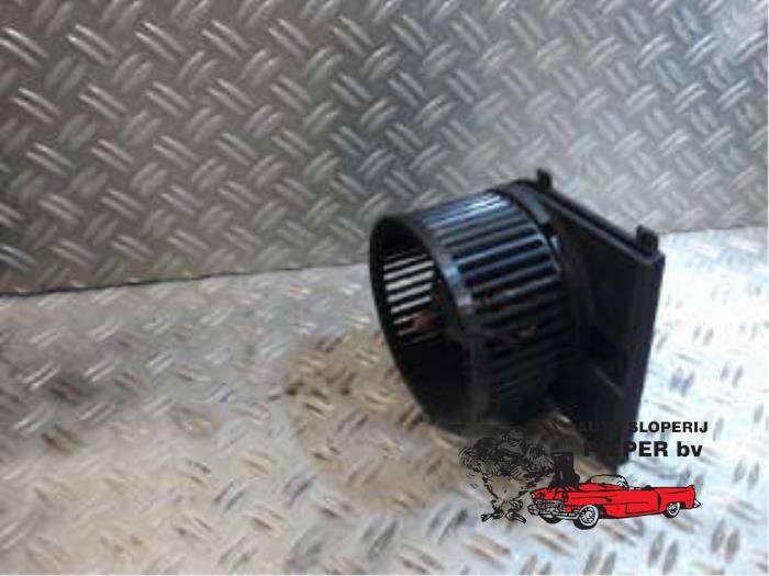 Motor de ventilador de calefactor de un Volkswagen Golf IV (1J1) 1.6 1998