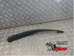 Used Rear wiper arm Opel Zafira (F75) 2.2 16V Price € 15,75 Margin scheme offered by Autosloperij Pieper BV