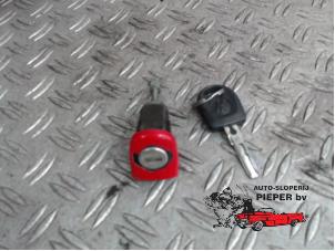 Used Door lock cylinder, right Volkswagen Lupo (6X1) Price € 26,25 Margin scheme offered by Autosloperij Pieper BV