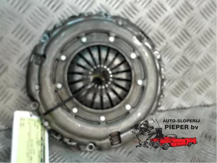 Usagé Kit embrayage (complet) Citroen C4 Coupé (LA) 2.0 16V VTR Prix € 36,75 Règlement à la marge proposé par Autosloperij Pieper BV