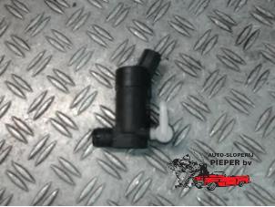 Used Windscreen washer pump Volvo V50 (MW) Price on request offered by Autosloperij Pieper BV
