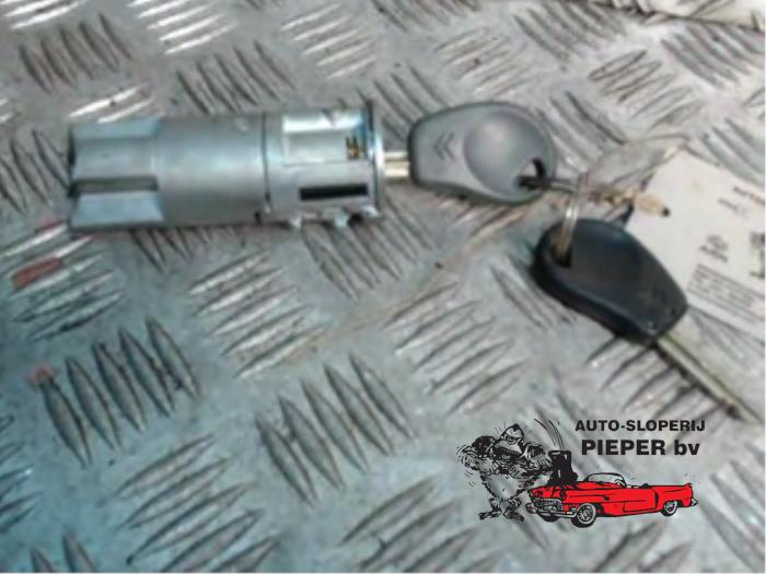Używane Stacyjka + Kluczyk Citroen Xsara Coupé (N0) 1.6i Cena € 21,00 Procedura marży oferowane przez Autosloperij Pieper BV
