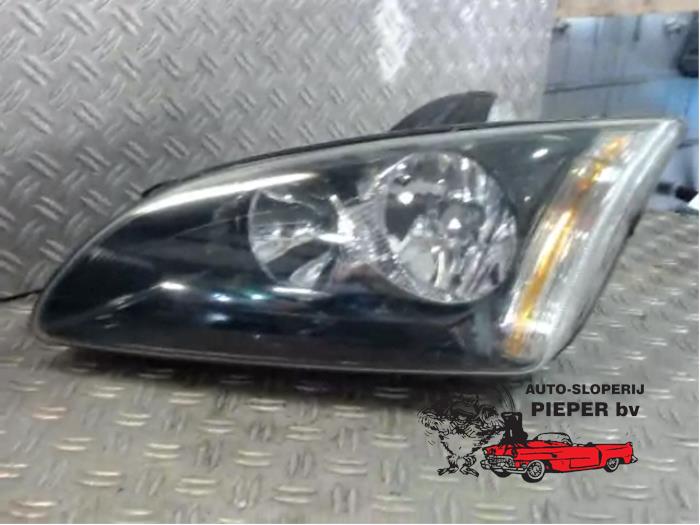 Używane Reflektor lewy Ford Focus 2 Wagon 1.6 TDCi 16V 110 Cena € 42,00 Procedura marży oferowane przez Autosloperij Pieper BV
