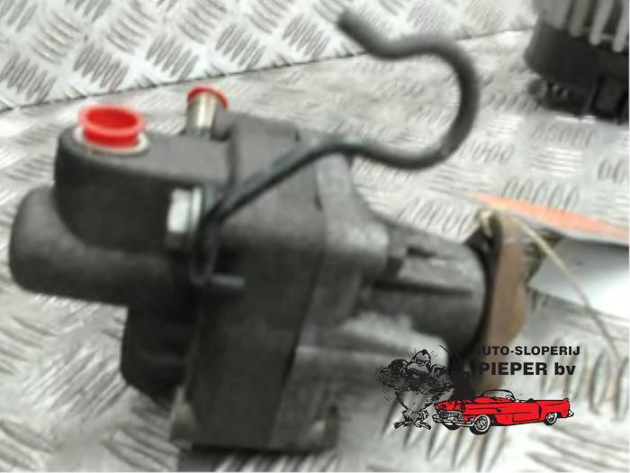 Usagé Pompe de direction Audi A4 (B5) 1.8 20V Prix € 36,75 Règlement à la marge proposé par Autosloperij Pieper BV