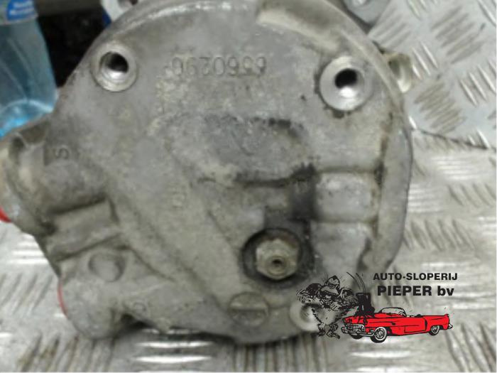 Air conditioning pump from a Opel Tigra (75) 1.4i 16V 1999