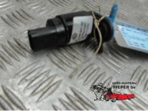 Usados Bomba de limpiaparabrisas delante Volkswagen Polo IV (9N1/2/3) 1.4 16V Precio € 31,50 Norma de margen ofrecido por Autosloperij Pieper BV