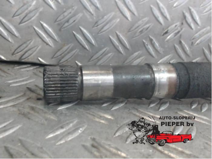Front drive shaft, right from a Peugeot 807  2003