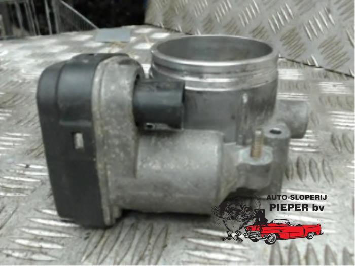 Throttle body from a BMW 3 serie (E46/2C) 325 Ci 24V 2001