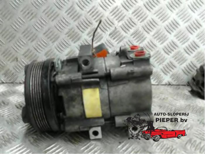 Air conditioning pump from a Ford Mondeo III 2.0 TDdi 90 16V 2001