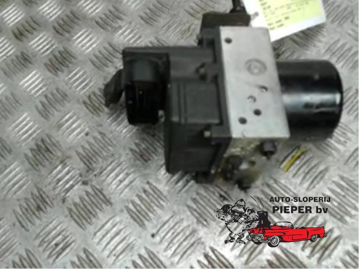 Usagé Pompe ABS Seat Ibiza III (6L1) 1.4 16V 100 Prix € 105,00 Règlement à la marge proposé par Autosloperij Pieper BV