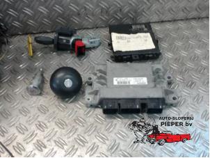 Used Ignition lock + computer Renault Twingo II (CN) 1.2 16V Price on request offered by Autosloperij Pieper BV
