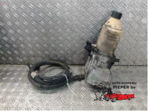 Usados Bomba de dirección asistida Opel Zafira (F75) 1.8 16V Precio € 78,75 Norma de margen ofrecido por Autosloperij Pieper BV