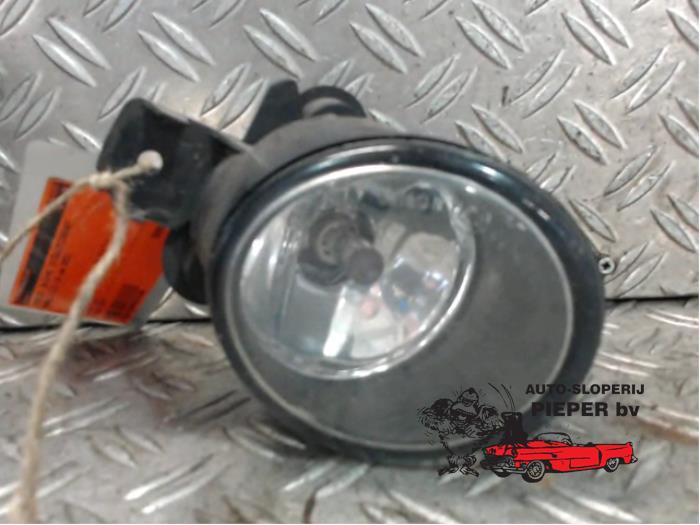 Fog light, front right from a Renault Clio II (BB/CB) 1.4 16V 2002
