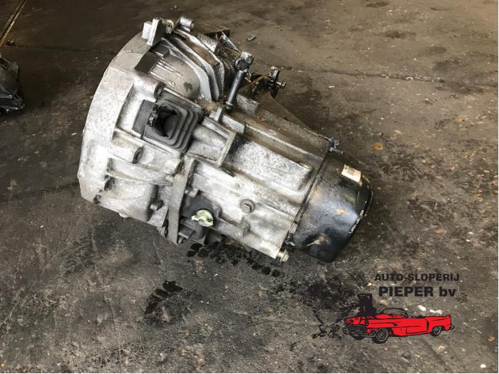 Gearbox from a Renault Clio II (BB/CB) 1.4 16V 2003