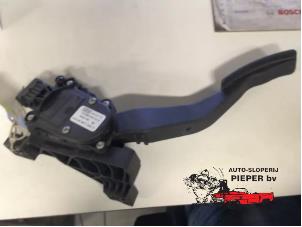 Used Accelerator pedal Smart Forfour (454) 1.1 12V Price € 42,00 Margin scheme offered by Autosloperij Pieper BV