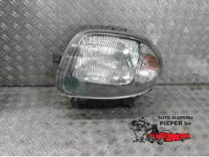 Used Headlight, left Renault Clio II (BB/CB) 1.2 Price € 36,75 Margin scheme offered by Autosloperij Pieper BV