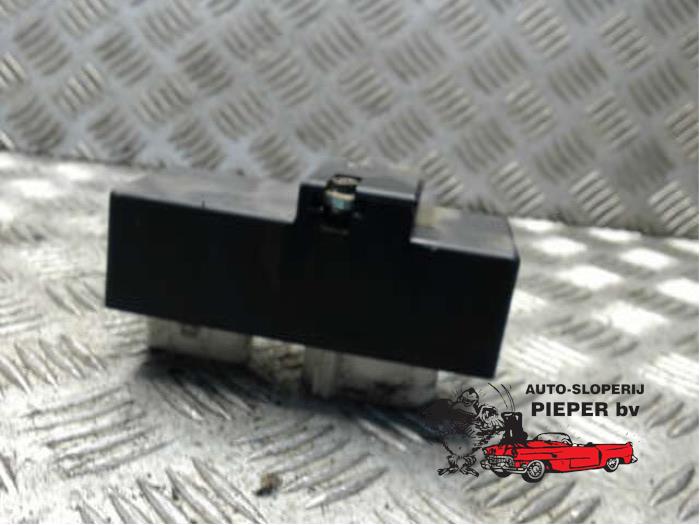 Cooling fin relay from a Volkswagen Golf IV (1J1) 1.6 16V 2000