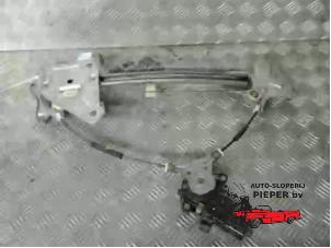 Used Window mechanism 2-door, front left Hyundai Coupe 2.0i 16V CVVT Price on request offered by Autosloperij Pieper BV