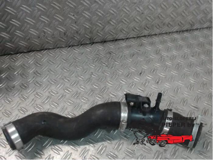Gebrauchte Intercooler Schlauch Ford B-Max (JK8) 1.0 EcoBoost 12V 100 Preis € 52,50 Margenregelung angeboten von Autosloperij Pieper BV