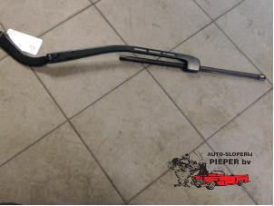 Used Front wiper arm BMW 3 serie (E90) 330Xd 24V Price on request offered by Autosloperij Pieper BV