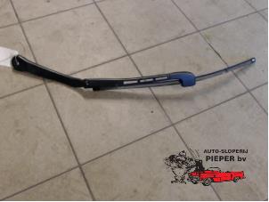 Used Front wiper arm BMW 3 serie (E90) 330Xd 24V Price on request offered by Autosloperij Pieper BV