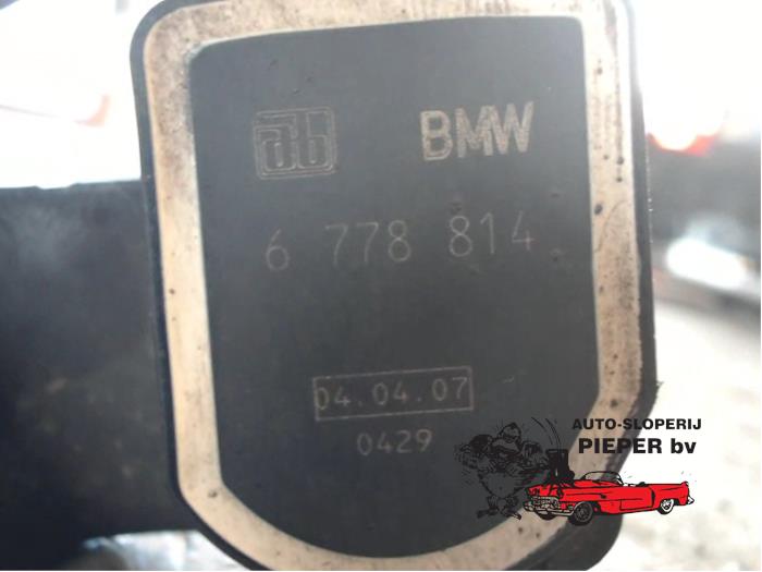 Correcteur de hauteur de phare xénon d'un BMW 3 serie (E90) 330Xd 24V 2007