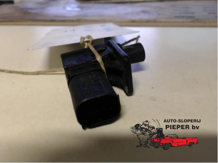 Bonnet alarm sensor