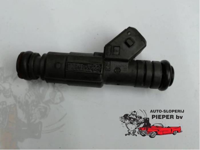 Injector (petrol injection) from a BMW 5 serie (E39) 535i 32V 1999