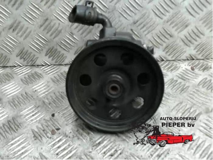 Usagé Pompe de direction Ford Focus 1 Wagon 1.8 TDdi Prix € 52,50 Règlement à la marge proposé par Autosloperij Pieper BV
