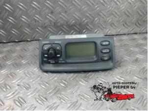 Begagnade Radiokontrollpanel Toyota Yaris (P1) 1.0 16V VVT-i Pris på förfrågan erbjuds av Autosloperij Pieper BV