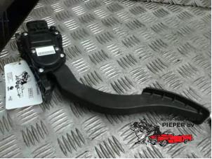 Used Accelerator pedal Chevrolet Epica 2.5 24V Price € 57,75 Margin scheme offered by Autosloperij Pieper BV