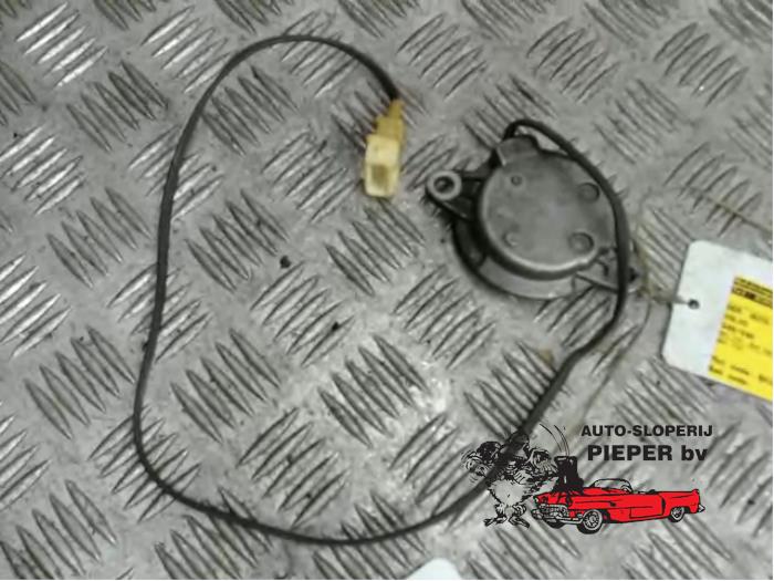Begagnade Kamaxelsensor Volvo S40 (VS) 1.8 16V Pris € 26,25 Marginaltabell erbjuds av Autosloperij Pieper BV
