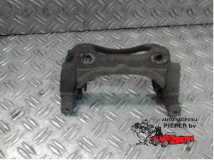 Used Front brake calliperholder, right Fiat Grande Punto (199) Price on request offered by Autosloperij Pieper BV