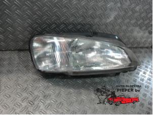 Used Headlight, right Peugeot 106 II 1.4 XN,XR,XS,XT Price on request offered by Autosloperij Pieper BV
