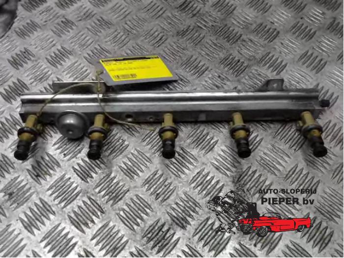 Usagé Système d'injection Volvo S80 (TR/TS) 2.4 20V 140 Prix € 52,50 Règlement à la marge proposé par Autosloperij Pieper BV