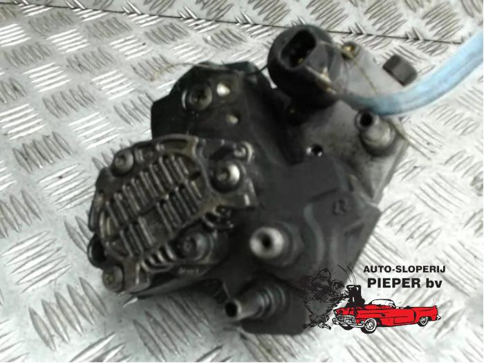Usagé Pompe diesel Volvo V50 (MW) 1.6 D 16V Prix € 131,25 Règlement à la marge proposé par Autosloperij Pieper BV