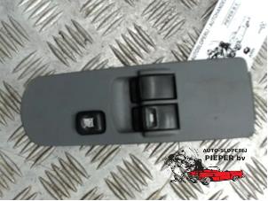 Usados Interruptor de ventanilla eléctrica Mitsubishi Colt (Z2/Z3) 1.5 DI-D 12V HP Precio € 26,25 Norma de margen ofrecido por Autosloperij Pieper BV