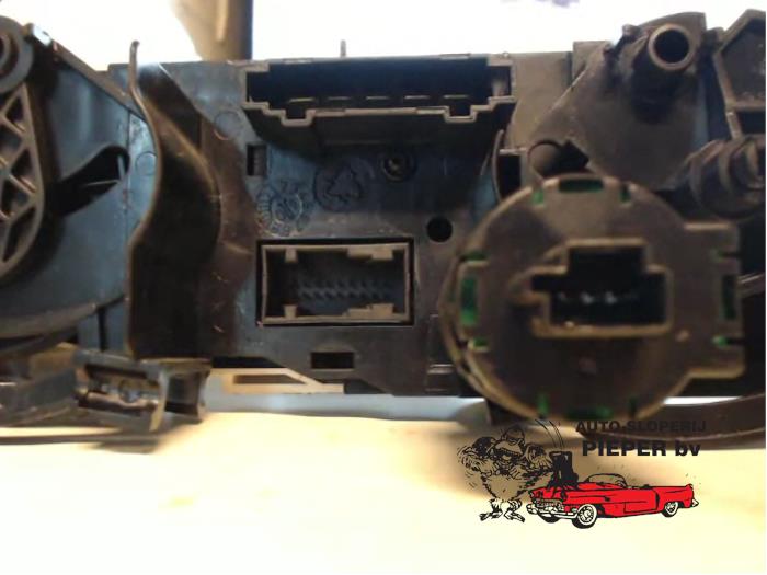 Heater control panel from a Mitsubishi Colt (Z2/Z3) 1.5 DI-D 12V HP 2005