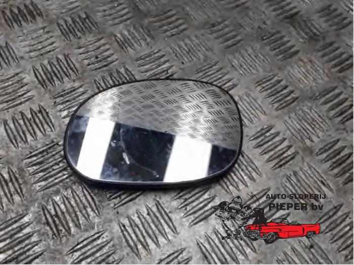 Mirror glass, left from a Peugeot 206 (2A/C/H/J/S) 1.1 XN,XR 2001