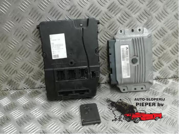 Used Engine management computer Renault Megane II (BM/CM) 1.4 16V 98 Price € 131,25 Margin scheme offered by Autosloperij Pieper BV