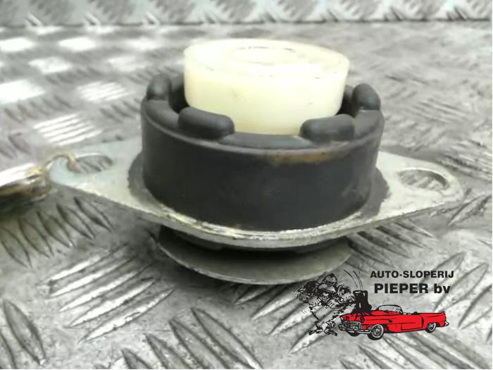 Usagé Support moteur Fiat Cinquecento 1.1i Sporting Prix € 15,75 Règlement à la marge proposé par Autosloperij Pieper BV