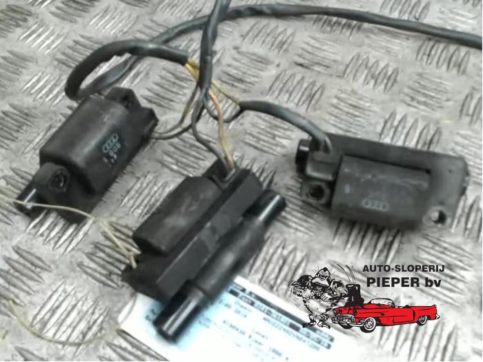 Ignition coil from a Audi A6 Avant (C4) 2.6 V6 1998