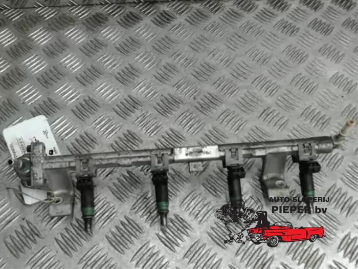 Usagé Système d'injection Ford Fusion 1.6 16V Prix € 52,50 Règlement à la marge proposé par Autosloperij Pieper BV