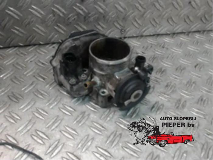 Usagé Boitier papillon Audi A4 Avant (B5) 1.8 20V Prix € 57,75 Règlement à la marge proposé par Autosloperij Pieper BV