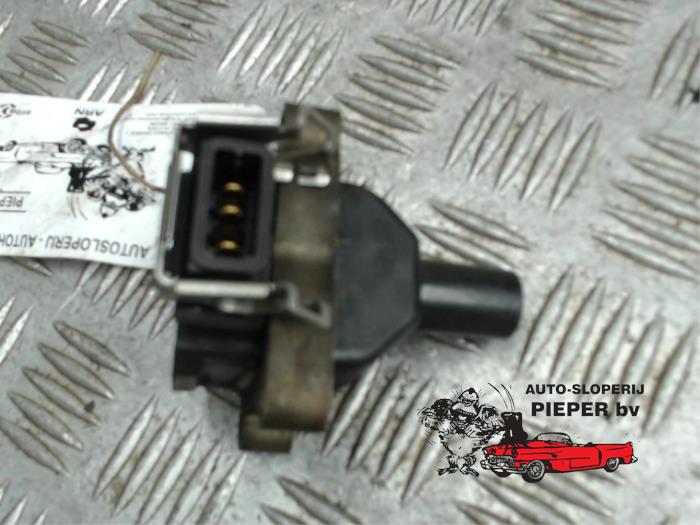 Usagé Broche bobine BMW 5 serie Touring (E34) 520i 24V Prix € 21,00 Règlement à la marge proposé par Autosloperij Pieper BV