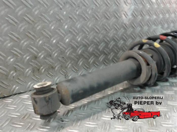 Front shock absorber rod, right from a Peugeot 407 (6D) 2.0 HDiF 16V 2004