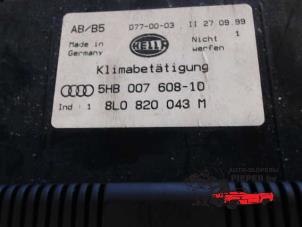 Używane Panel climatronic Audi A3 (8L1) 1.6 Cena € 52,50 Procedura marży oferowane przez Autosloperij Pieper BV